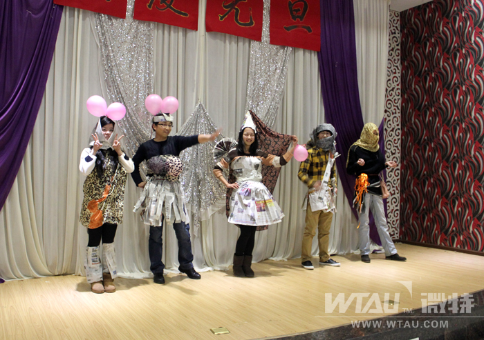 創意“時裝賽”爆笑全場