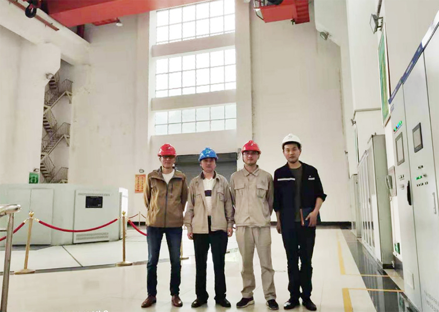 三級驗(yàn)收合影