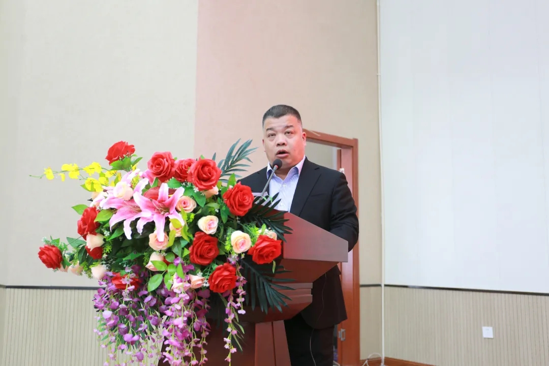 任海濤宣讀《關于表彰2019年度優秀起重機配套件供應商的決定》