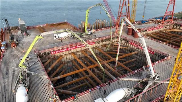 荊州觀音寺長(zhǎng)江大橋 1.jpg