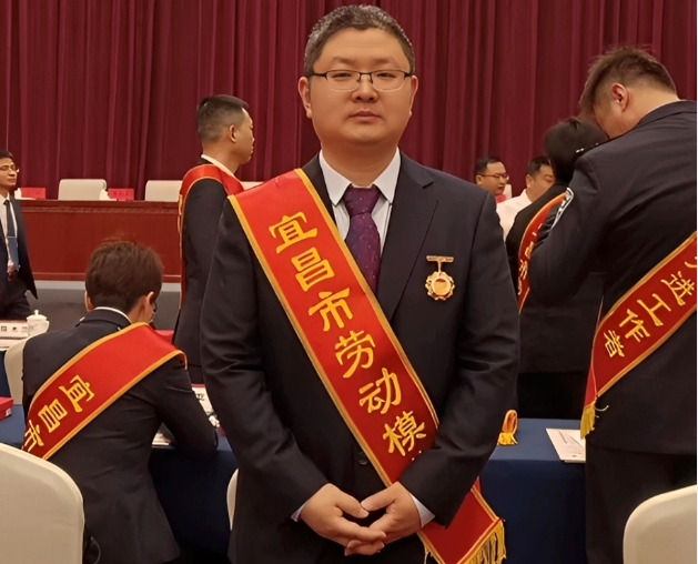 祝賀！微特工程師張艷波榮獲宜昌市&ldquo;勞動模范&rdquo;稱號